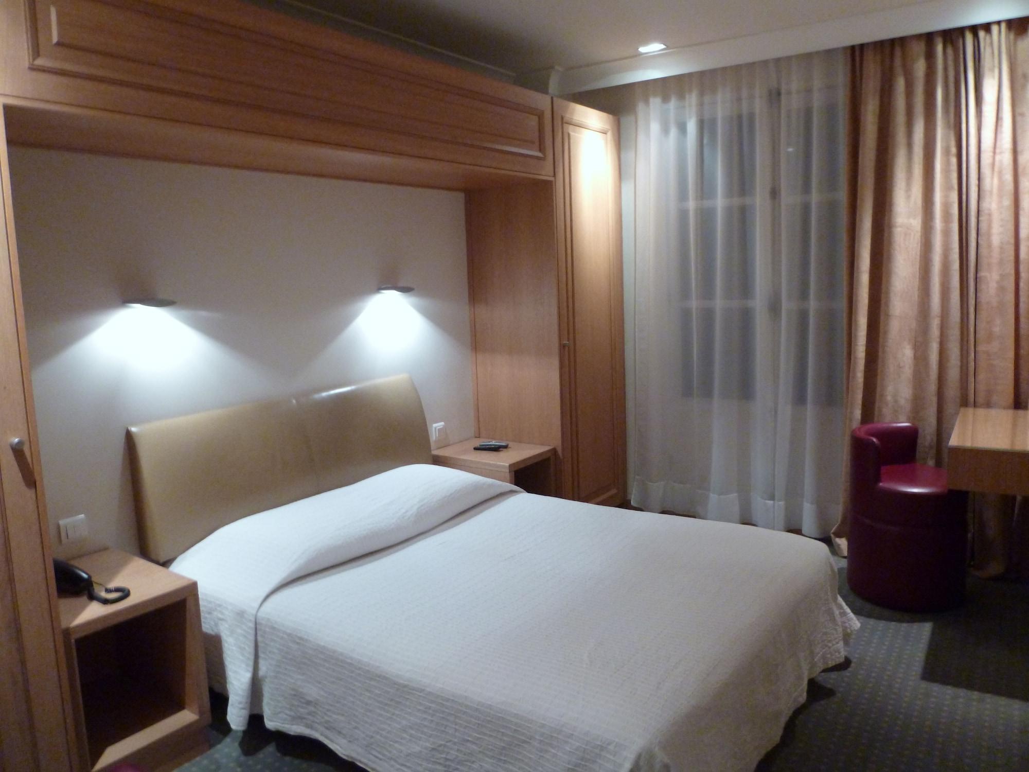Hotel Du Vieux Marais Париж Экстерьер фото