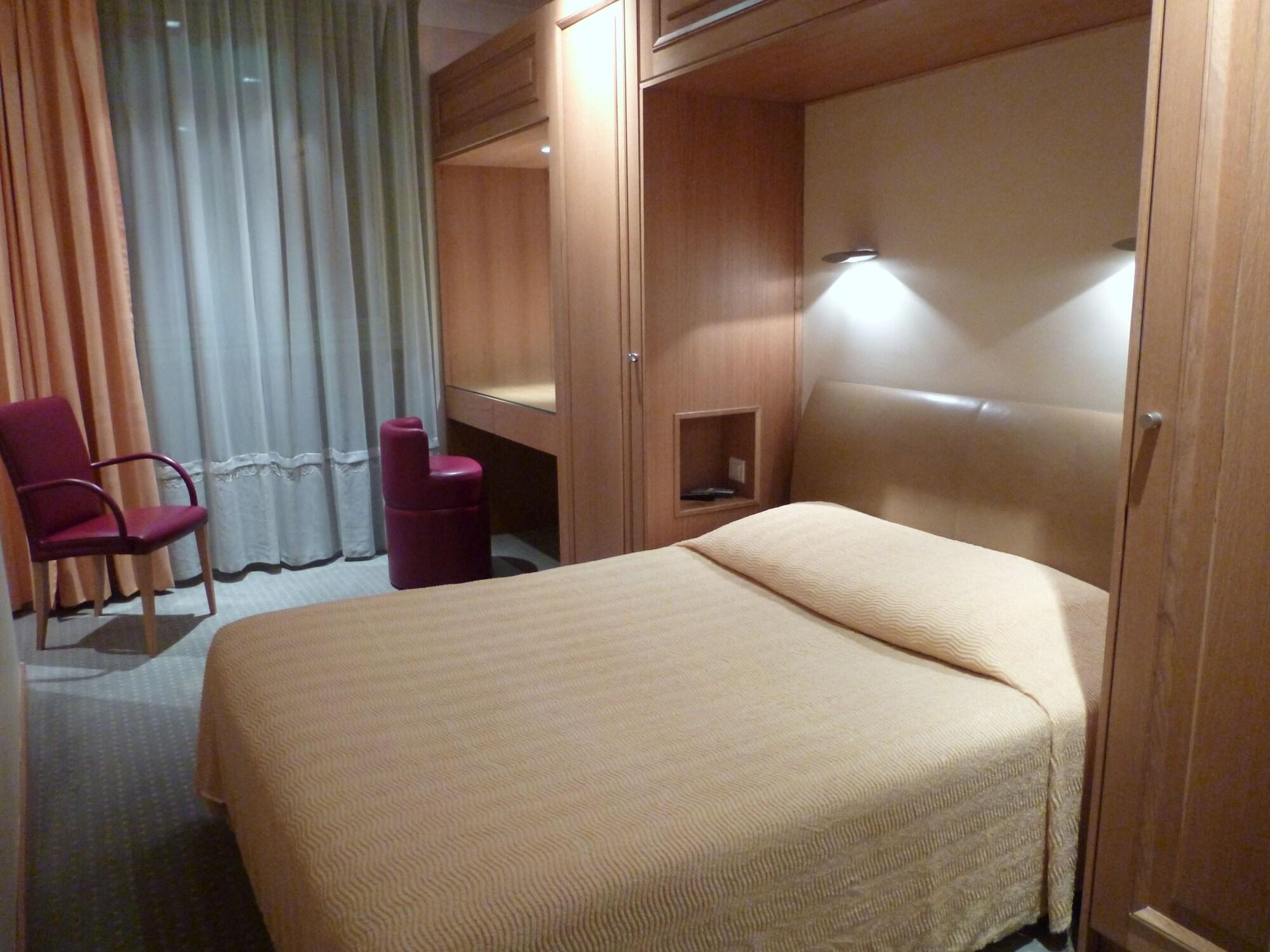 Hotel Du Vieux Marais Париж Экстерьер фото