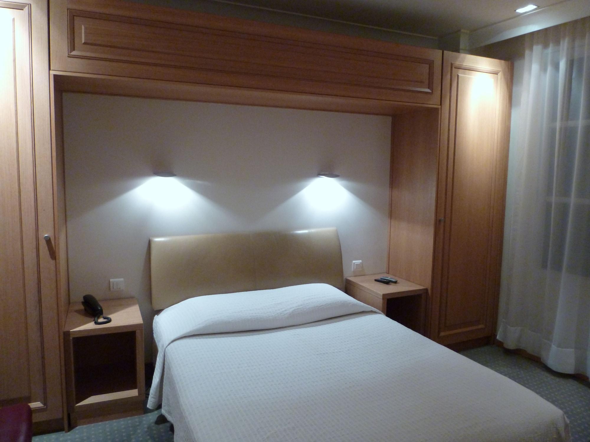 Hotel Du Vieux Marais Париж Экстерьер фото